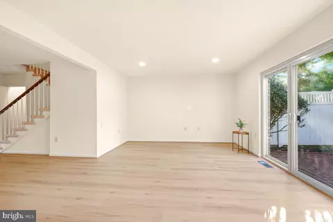 Living - 3584 Gleneagles Dr #32-C, Silver Spring, MD 20906 photo 4 of 6