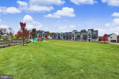 9767 Azure Aly, Bethesda, MD 20817