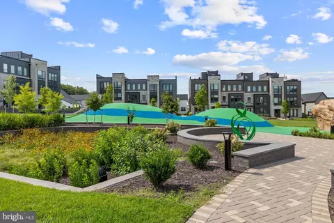 9767 Azure Aly, Bethesda, MD 20817