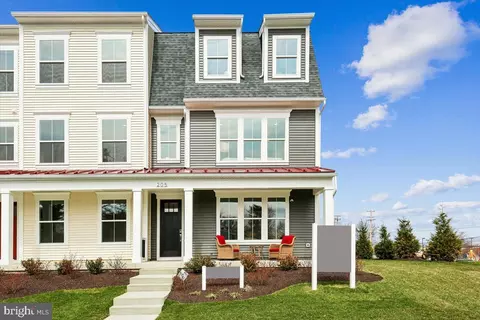 Exterior - 205 Allen Ln, Poolesville, MD 20837 photo 2 of 8