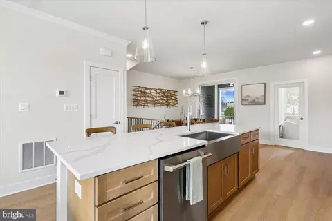 Kitchen - 205 Allen Ln, Poolesville, MD 20837 photo 4 of 4