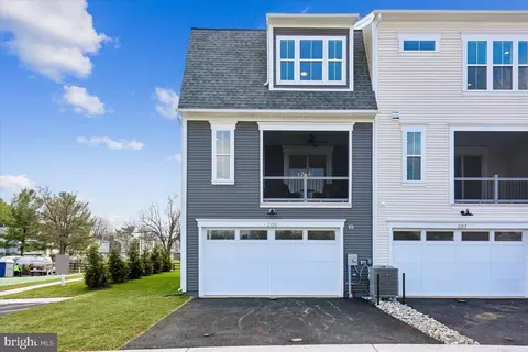 Exterior - 205 Allen Ln, Poolesville, MD 20837 photo 4 of 8