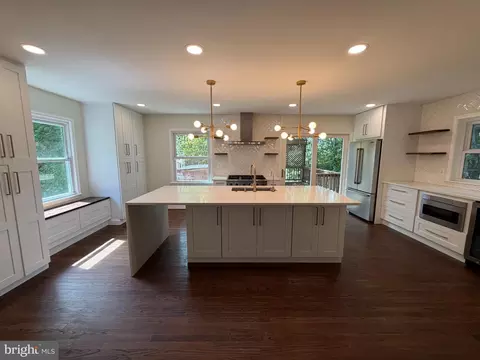 7620 Winterberry Pl, Bethesda, MD 20817