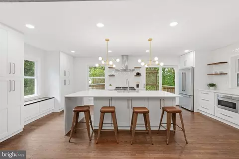 7620 Winterberry Pl, Bethesda, MD 20817