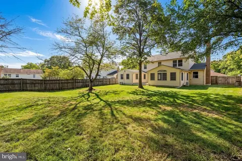 Exterior - 11624 Paramus Dr, North Potomac, MD 20878 photo 8 of 10