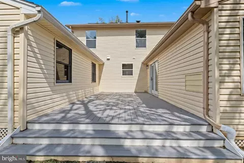 Exterior - 11624 Paramus Dr, North Potomac, MD 20878 photo 5 of 10