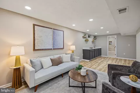 Living - 11624 Paramus Dr, North Potomac, MD 20878 photo 5 of 6