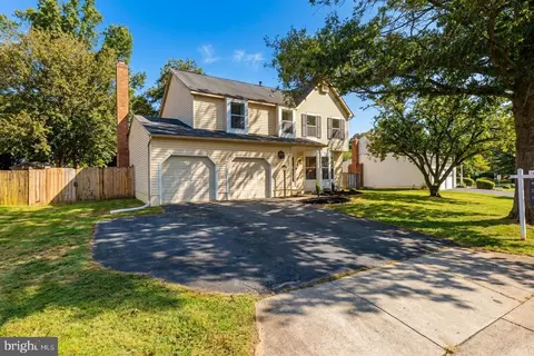 Exterior - 11624 Paramus Dr, North Potomac, MD 20878 photo 3 of 10