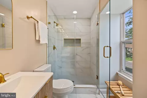 Bath - 11624 Paramus Dr, North Potomac, MD 20878 photo 5 of 8