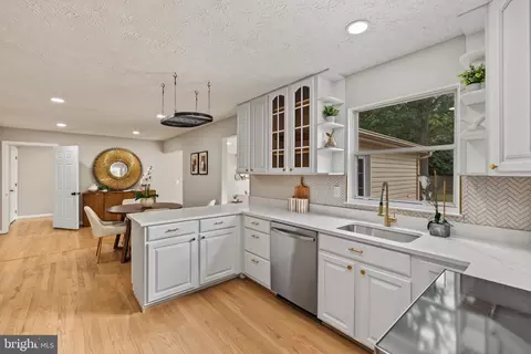 Kitchen - 11624 Paramus Dr, North Potomac, MD 20878 photo 6 of 6