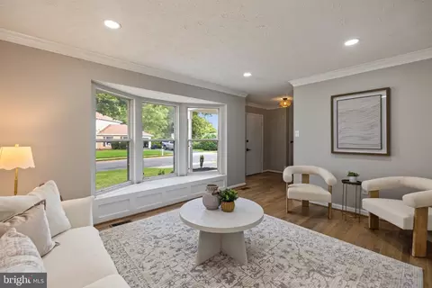 Living - 11624 Paramus Dr, North Potomac, MD 20878 photo 2 of 6