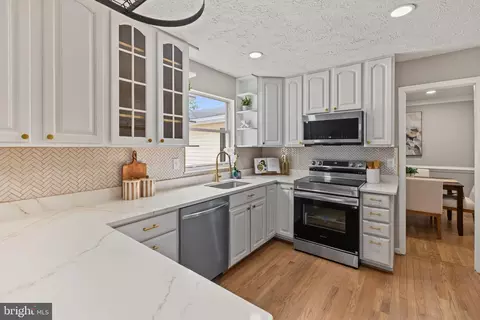 Kitchen - 11624 Paramus Dr, North Potomac, MD 20878 photo 1 of 6