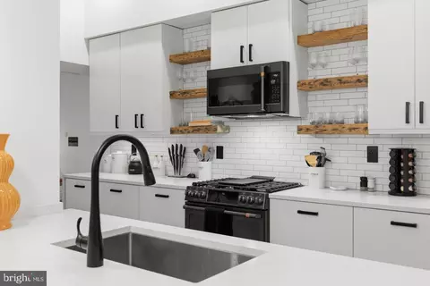 Kitchen - 2701 Hume Dr #400, Silver Spring, MD 20910 photo 2 of 2