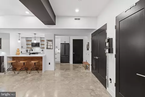 Entry Way - 2701 Hume Dr #400, Silver Spring, MD 20910 photo 2 of 4