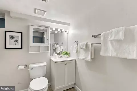 Bath - 12215 Judson Rd, Silver Spring, MD 20902 photo 1 of 3