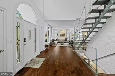 Entry Way - 10514 Unity Ln, Potomac, MD 20854 photo 3 of 7