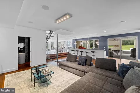 Living - 10514 Unity Ln, Potomac, MD 20854 photo 5 of 7