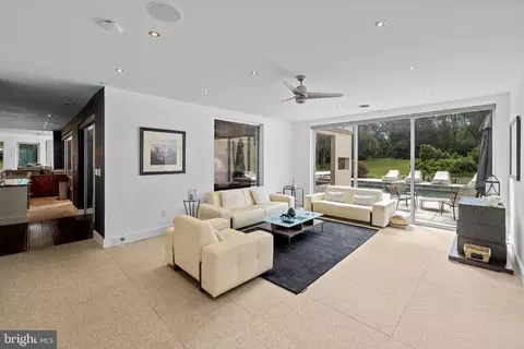 Living - 10514 Unity Ln, Potomac, MD 20854 photo 6 of 7