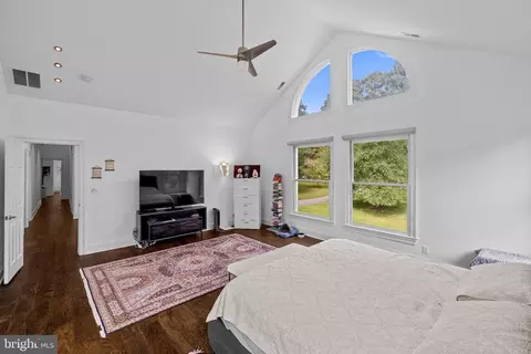 Bedroom - 10514 Unity Ln, Potomac, MD 20854 photo 7 of 9