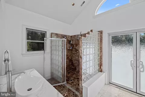 Bath - 10514 Unity Ln, Potomac, MD 20854 photo 6 of 8