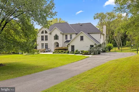 Exterior - 10514 Unity Ln, Potomac, MD 20854 photo 6 of 20