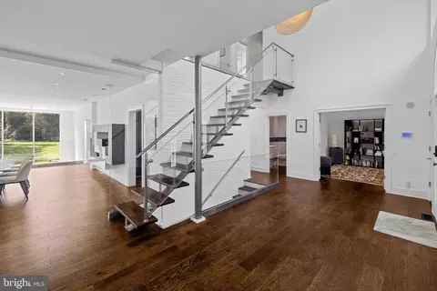 Entry Way - 10514 Unity Ln, Potomac, MD 20854 photo 4 of 7
