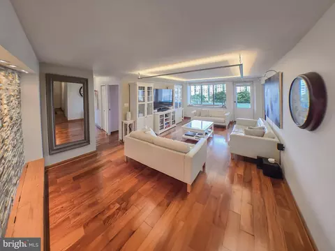 10401 Grosvenor Pl #1002, Rockville, MD 20852