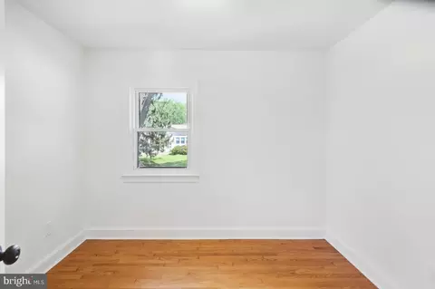 Bedroom - 9424 Colesville Rd, Silver Spring, MD 20901 photo 5 of 7