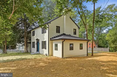 Exterior - 9424 Colesville Rd, Silver Spring, MD 20901 photo 6 of 6