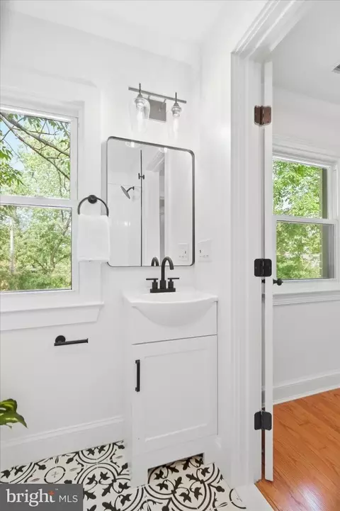 Bath - 9424 Colesville Rd, Silver Spring, MD 20901 photo 3 of 7