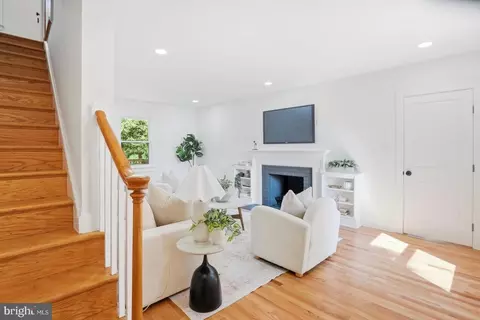 Living - 9424 Colesville Rd, Silver Spring, MD 20901 photo 2 of 2