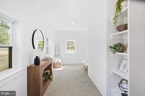 Entry Way - 9424 Colesville Rd, Silver Spring, MD 20901 photo 3 of 9