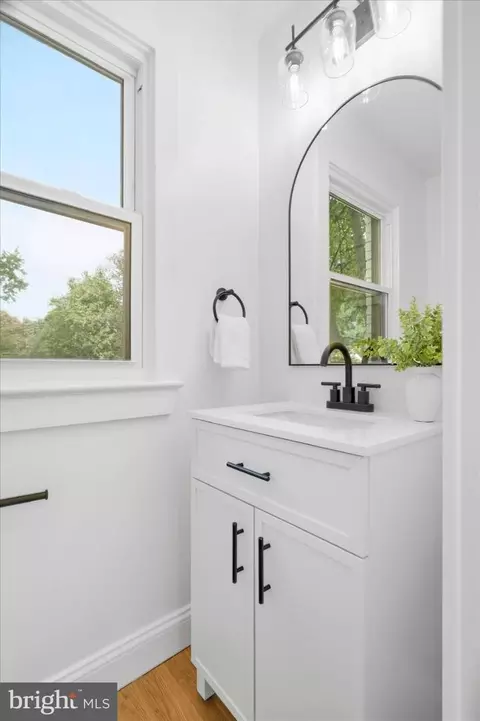 Bath - 9424 Colesville Rd, Silver Spring, MD 20901 photo 1 of 7