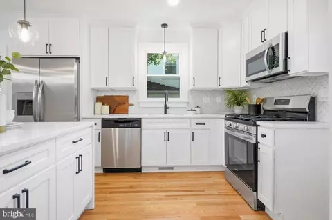 Kitchen - 9424 Colesville Rd, Silver Spring, MD 20901 photo 2 of 4