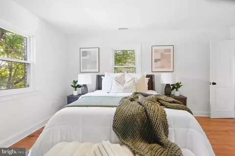 Bedroom - 9424 Colesville Rd, Silver Spring, MD 20901 photo 4 of 7