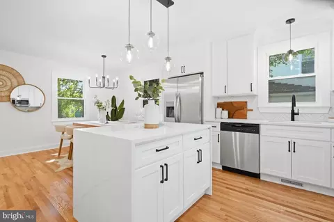 Kitchen - 9424 Colesville Rd, Silver Spring, MD 20901 photo 3 of 4