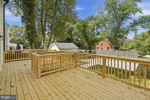 Exterior - 9424 Colesville Rd, Silver Spring, MD 20901 photo 4 of 6