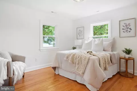Bedroom - 9424 Colesville Rd, Silver Spring, MD 20901 photo 6 of 7