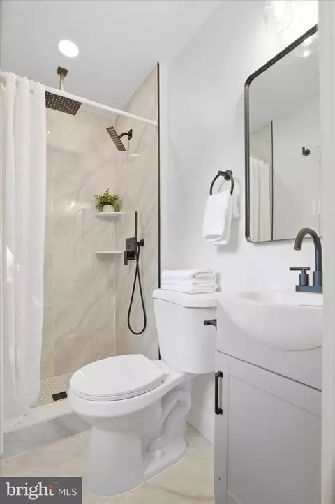 Bath - 9424 Colesville Rd, Silver Spring, MD 20901 photo 4 of 7