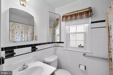 Bath - 319 Saint Lawrence Dr, Silver Spring, MD 20901 photo 1 of 3
