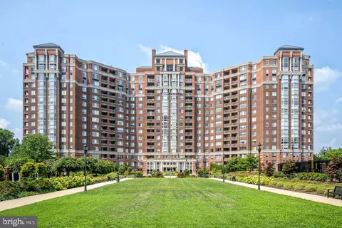 5809 Nicholson Ln #307, Rockville, MD 20852