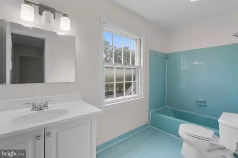 Bath - 11810 Kemp Mill Rd, Silver Spring, MD 20902 photo 2 of 2
