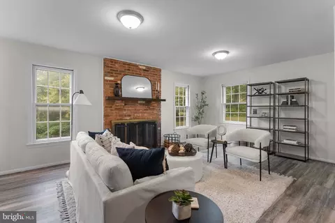 Living - 11810 Kemp Mill Rd, Silver Spring, MD 20902 photo 5 of 7