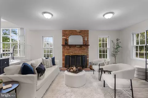 Living - 11810 Kemp Mill Rd, Silver Spring, MD 20902 photo 4 of 7