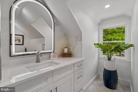 Bath - 4000 Adams Dr, Silver Spring, MD 20902 photo 2 of 4