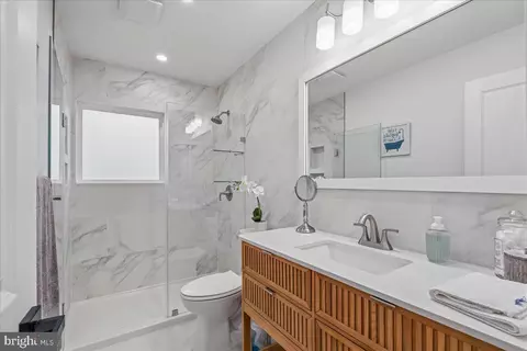 Bath - 4000 Adams Dr, Silver Spring, MD 20902 photo 3 of 4