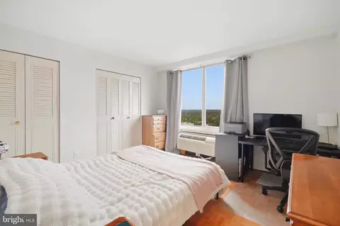 Bedroom - 9701 Fields Rd #1705, Gaithersburg, MD 20878 photo 3 of 5