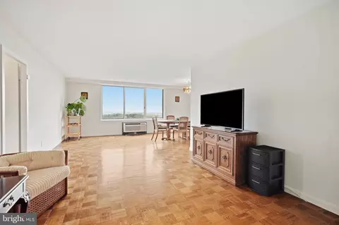 Living - 9701 Fields Rd #1705, Gaithersburg, MD 20878 photo 4 of 4
