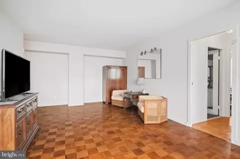 Living - 9701 Fields Rd #1705, Gaithersburg, MD 20878 photo 2 of 4