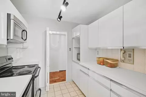 Kitchen - 9701 Fields Rd #1705, Gaithersburg, MD 20878 photo 4 of 4